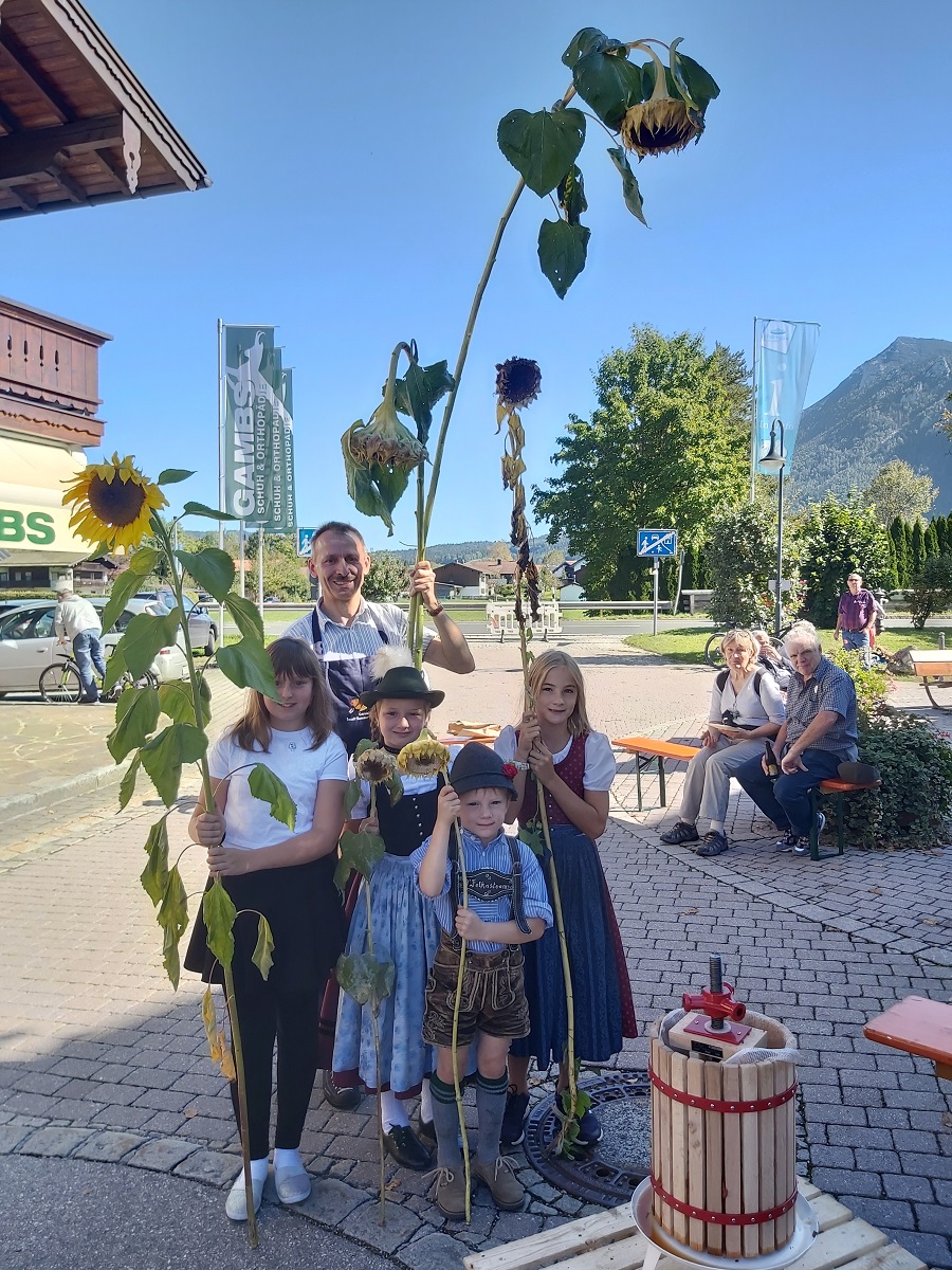 Ergebnis des Sonnenblumenwettbewerbes beim Aktionstag Artenvielfalt am 29. September