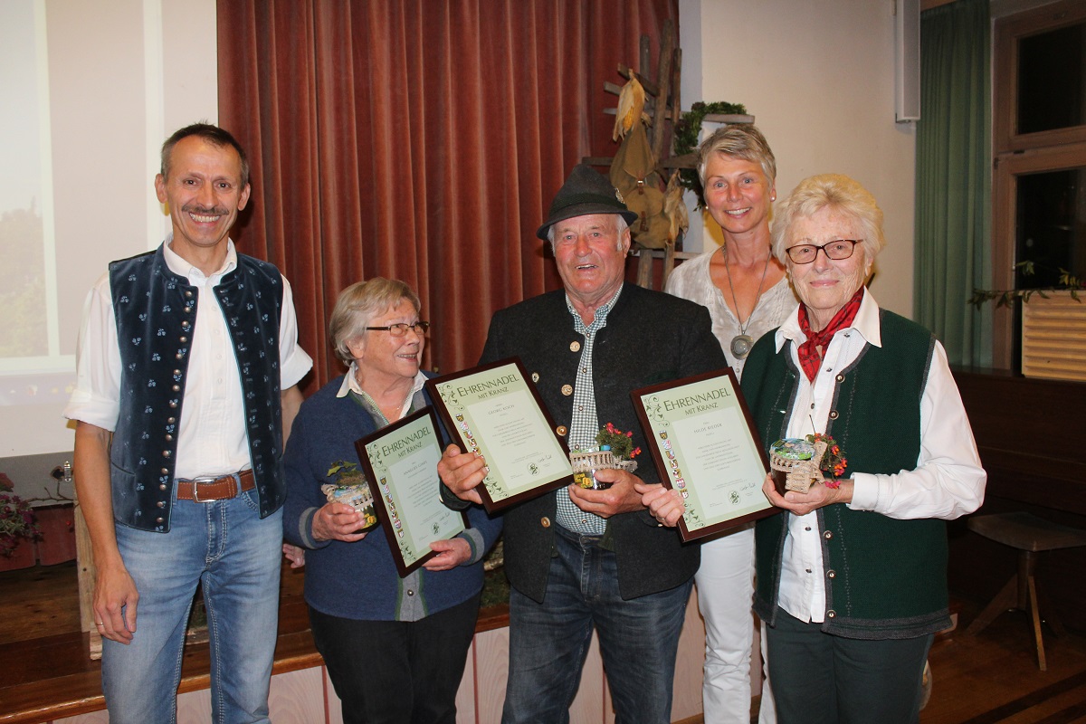 „Garteln wäre ganz einfach – höre auf Deinen grünen Daumen“ – praktische Ratschläge bei der Herbstversammlung des Gartenbauvereins Inzell-Hammer-Weißbach